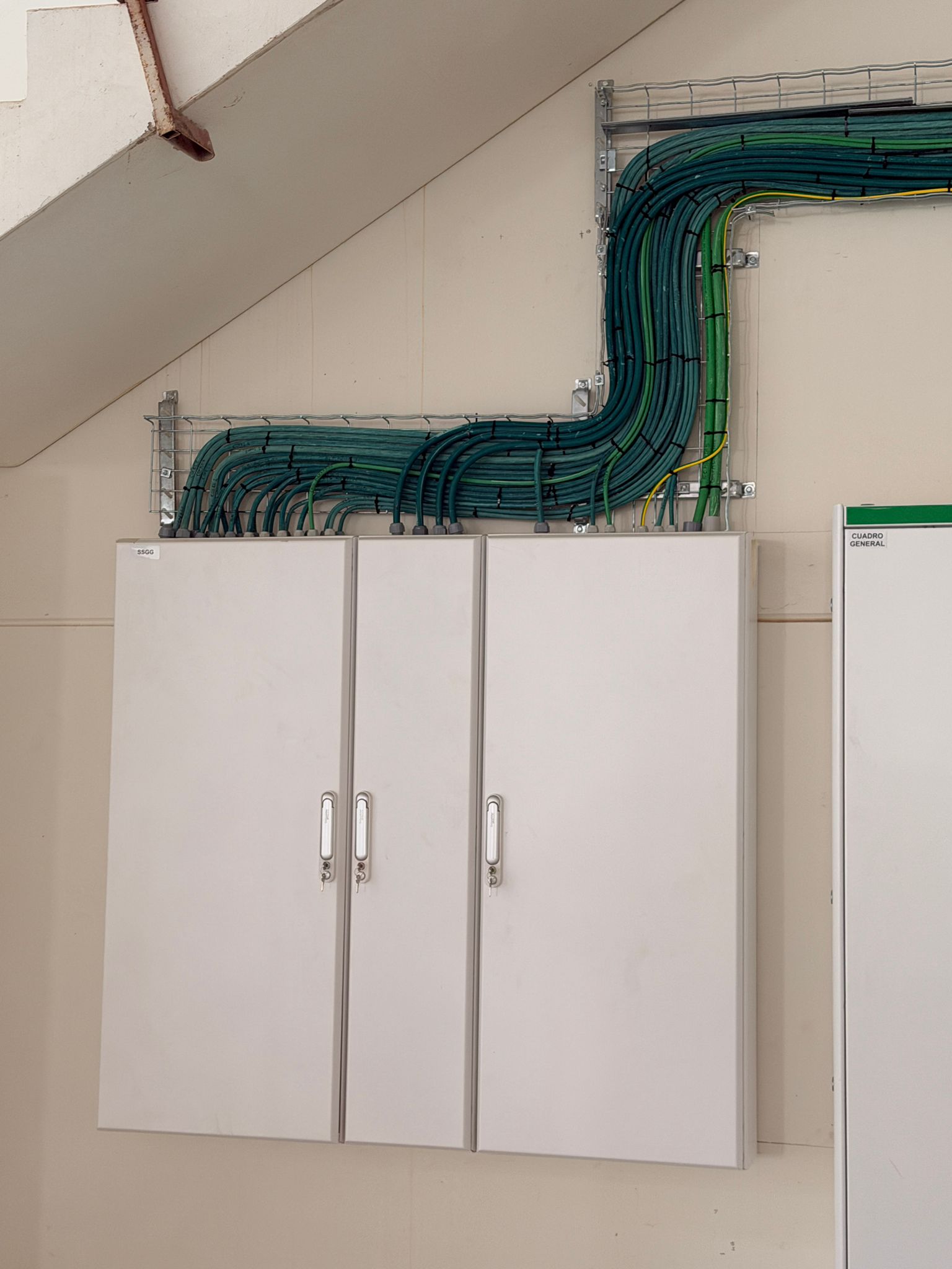 Actualización de cuadros eléctricos en edificio residencial de Barcelona